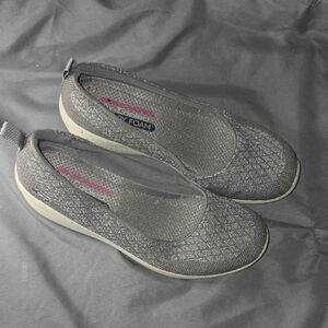Skechers Slip On Gray Size 8.